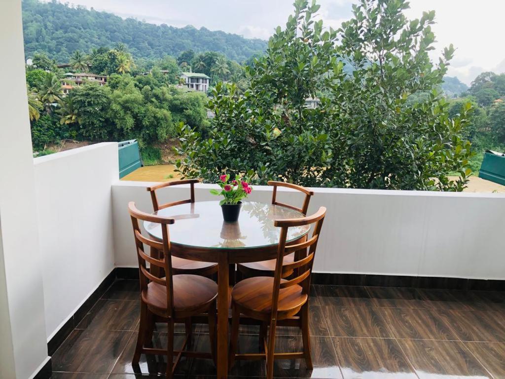 Kandy River Garden Exterior foto